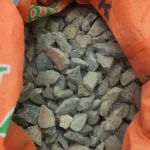 Muestra de piedra chancada en un costal de 15 kilos de peso